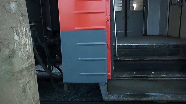 Электропоезда ЭД4М-0231 и ЭД4М-1047/1048 смотреть онлайн