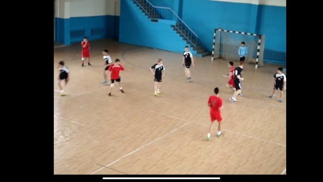 Урок физкультуры. Дистанционное обучение. Гандбол элементы игры смотреть онлайн