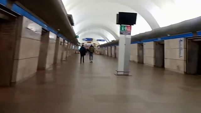 Поездка в ночном поезде метро смотреть онлайн