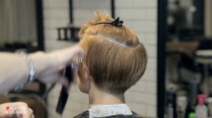 Женская стрижка боб. Graduated bob haircut.
