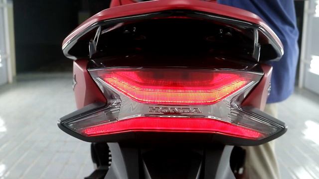 Skuter Matic Premium Dari Honda - Honda PCX 150 смотреть онлайн