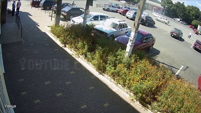 ВОР УКРАЛ БАРСЕТКУ В ЦЕНТРЕ ГОРОДА! Запись с камеры наблюдения. смотреть онлайн