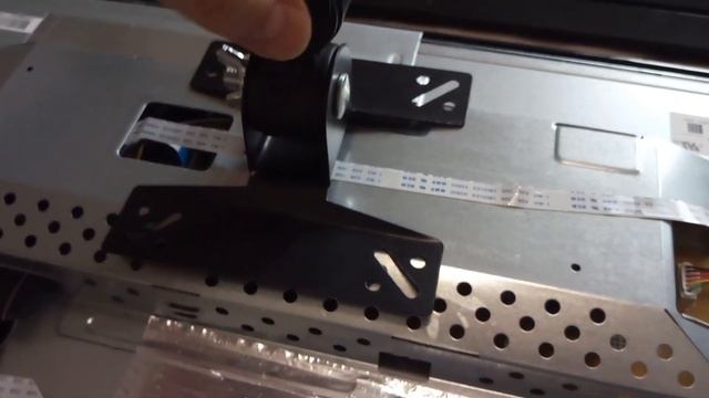 Как повесить монитор без VESA или How to Mount Non-VESA Monitor смотреть онлайн