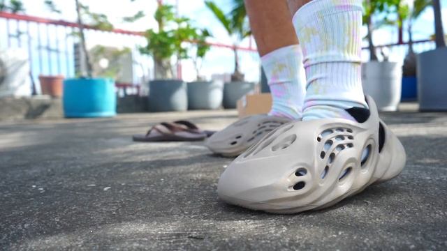 Adidas YEEZY FOAM RUNNER STONE SAGE SIZING AND RESELL GUIDE смотреть онлайн