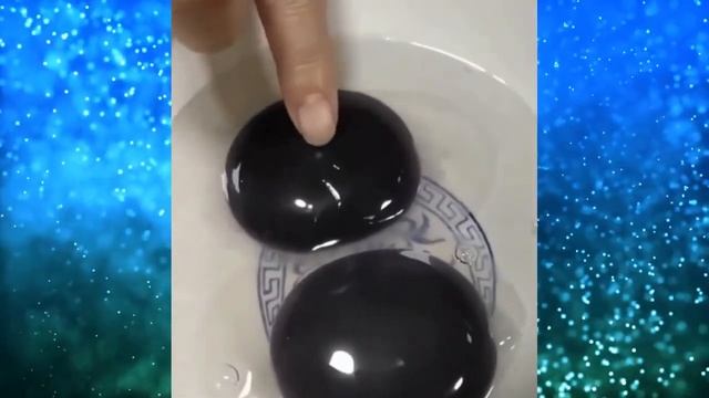 Фермер заметил что его гуси несут СТРАННЫЕ яйца! То что находится внутри, ставит в тупик учёных! смотреть онлайн