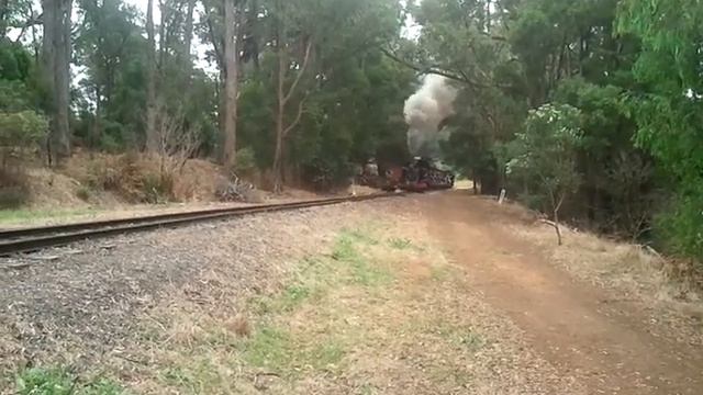 Puffing Billy. 14A departs Clematis in fine style. смотреть онлайн
