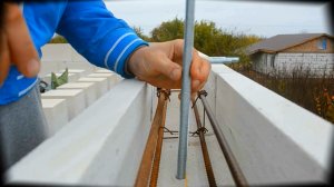 Как сделать замкнутый армопояс под мауэрлат? Закладка шпилек для мауэрлата / Серия 37.mp4