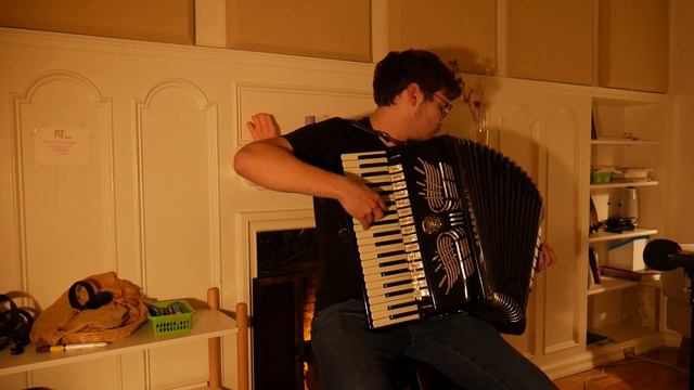 La Valse des Monstres by Yann Tiersen | Accordion performance смотреть онлайн