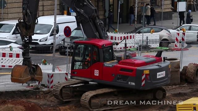 CATERPILLAR 323F BAGGER UND DIE WEISSEN BLÖCKE! BAUSTELLE UMBAU CCH HAMBURG DREAM MACHINES смотреть онлайн