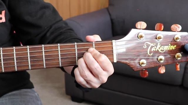 Beginners Guitar lesson, tuning, setting up and first chords. Learn to play the guitar. смотреть онлайн