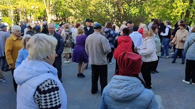 "Мария Магдалена"...на танцполе в Гомельском парке...1.05.2023года. смотреть онлайн