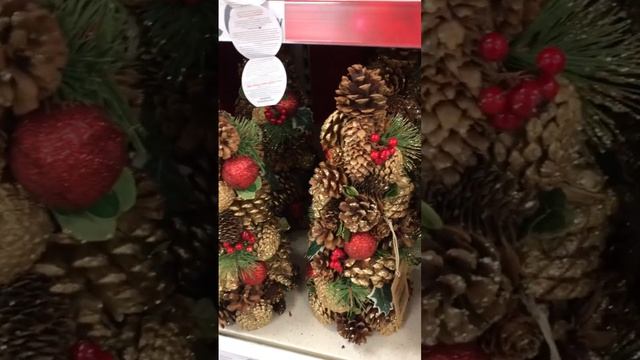Английские магазины уже давно готовы к новогодним праздникам. смотреть онлайн