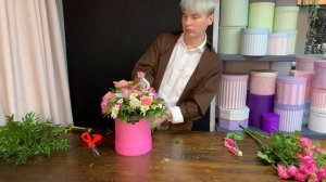 КОМПОЗИЦИЯ ИЗ ОРХИДЕЙ И ПИОНОВИДНЫХ КУСТОВЫХ РОЗ В ШЛЯПНОЙ КОРОБКЕ \ COMPOSITION IN A HAT BOX