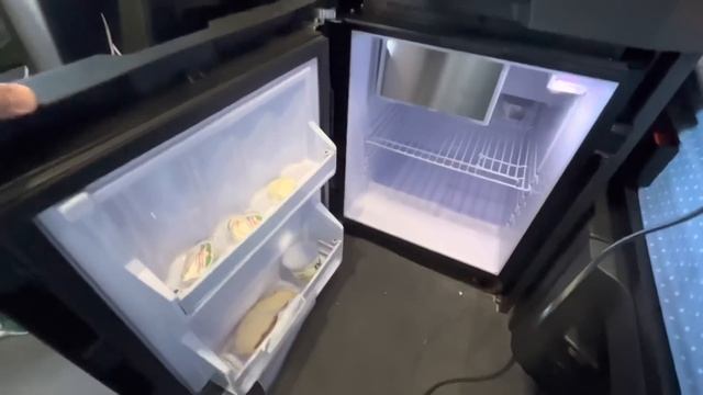 Обзор 2022 Freighter Cascadia. Не трак а космический корабль!