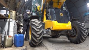КАК ЗАПРАВИТЬ ТРАКТОР экскаватор JCB 3CX Управление и обслуживание JCB 3CX видео про трактор