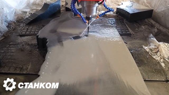 Суперскоростная обработка гранита на фрезере ЧПУ! Изготовление памятника из Габбро Диабаза смотреть онлайн