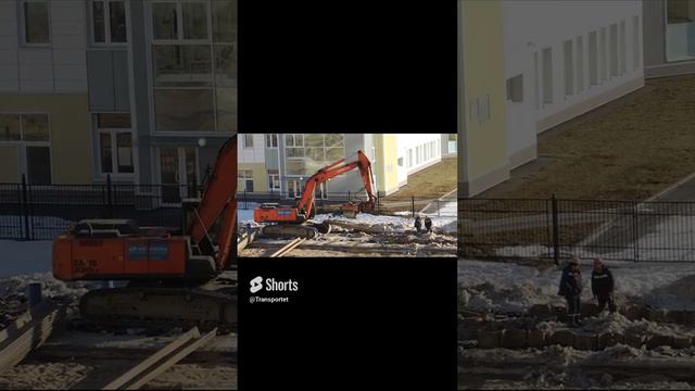 Экскаватор перехватывает шпунт #Shorts #экскаватор смотреть онлайн