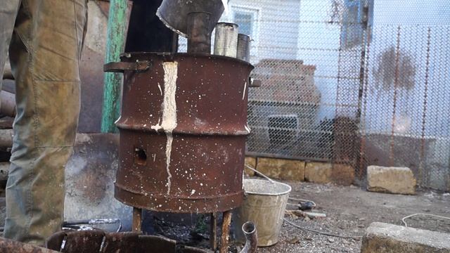 Плавление алюминия в самодельном горне смотреть онлайн