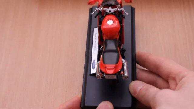 Honda CBR1100XX Super Blackbird Red Welly Toys. смотреть онлайн