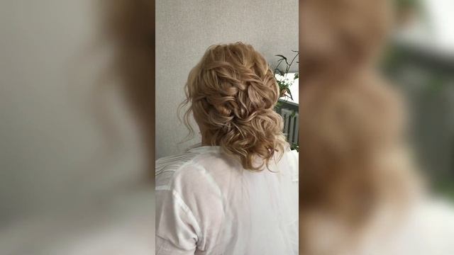 Небрежный низкий пучок. Прическа 2021 года стильная причёска. смотреть онлайн