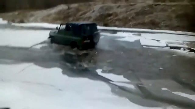 Уаз по замерзшей реке смотреть онлайн