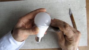 снять колпак светодиодной лампочки для ремонта замены диодов светящихся элементов