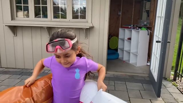 Deema and Sally pretend play swimming in the pool stories смотреть онлайн