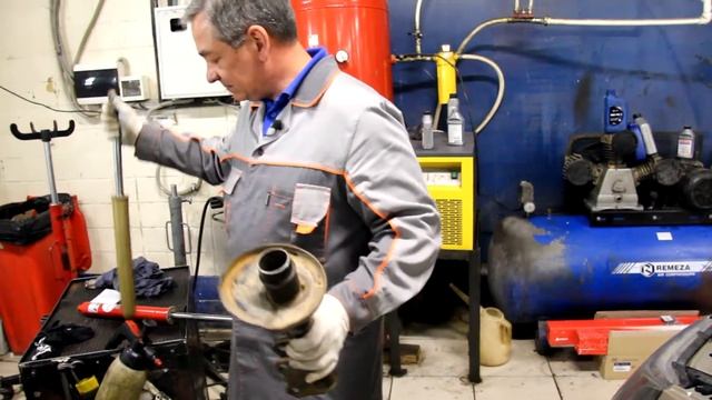 SUZUKI GRAND VITARA 2006г бензин 2,0 литра МКПП пробег 56 тыс. Замена передних амортизаторов. смотреть онлайн