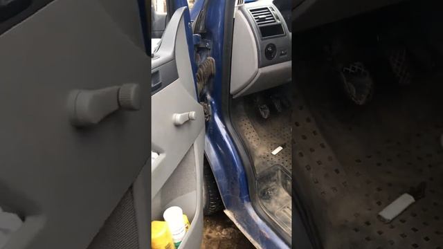 Аналог уплотнителя передней двери Volkswagen T5 смотреть онлайн