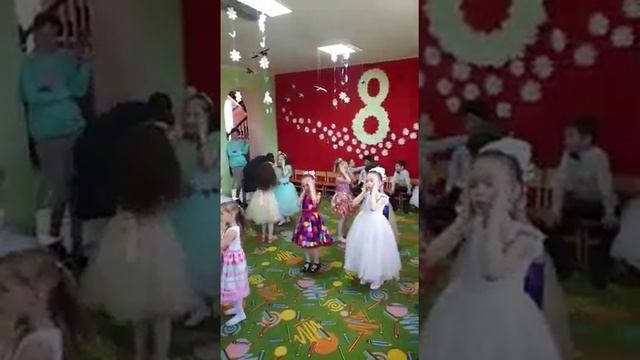 Танец "Модниц"8 марта. смотреть онлайн