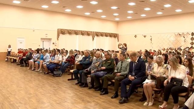 Саратовским школьникам дали пострелять и взяли у них отпечатки пальцев смотреть онлайн