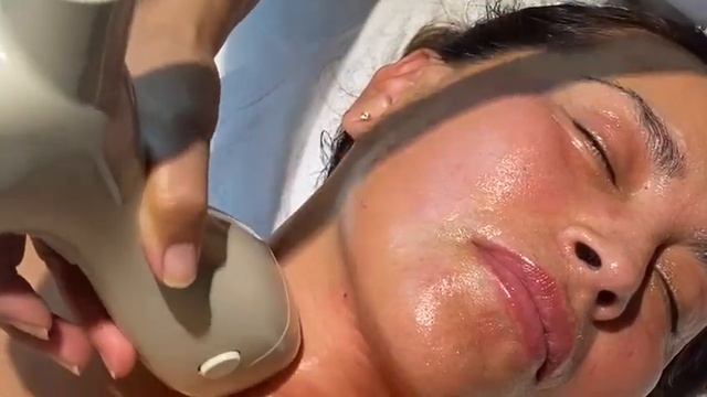 Face lifting in 20 Minuten. Gesichtslifting mit Kuma V Shape смотреть онлайн