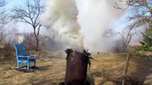 Как  сжигать садовый мусор. Печка для сжигания мусора  с мангала и бочки.Суперспособ-сжигаем мусор.