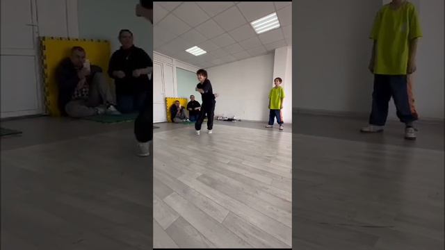 Я на тренеровке😁#брейкданс смотреть онлайн
