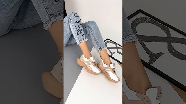 ГАРМОНИЧНОЕ СОЧЕТАНИЕ БЕЛОГО И БЕЖЕВОГО / ЖЕНСКИЕ КРОССОВКИ / ВЕСНА 2022 смотреть онлайн