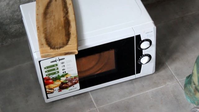 КАК ВСКИПЯТИТЬ ВОДУ В МИКРОВОЛНОВКЕ?! КАК КИПЯТИТЬ ВОДУ?! смотреть онлайн