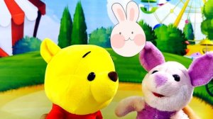Винни Пух и Пятачок  идут в гости. Winnie-the-pooh and Pitachok going to visit.