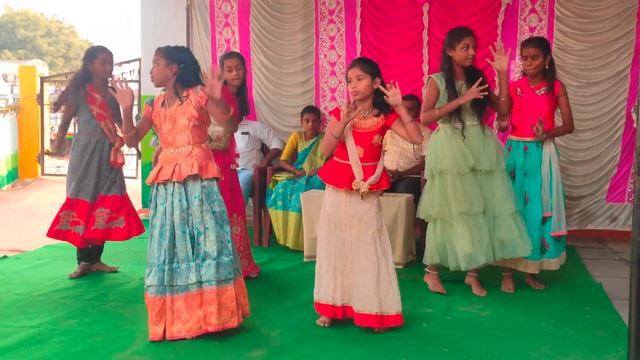 Ooru palletooru || group dance nicely done by the students of ARYABHATTA SCHOOL BICHKUNDA. смотреть онлайн