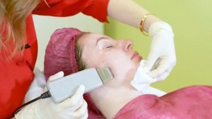 Ультразвуковая чистка лица // Как правильно сделать ультразвуковую чистку лица в салоне