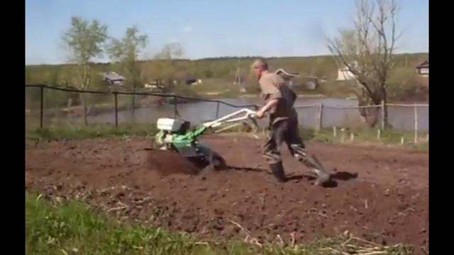 деревня майна. вспашка участка. смотреть онлайн