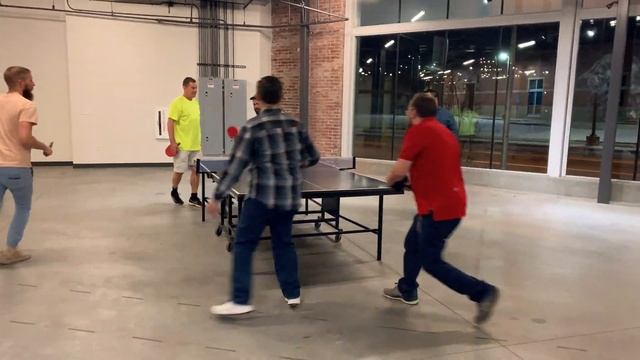 Weekly Ping Pong Run Around Fun! смотреть онлайн