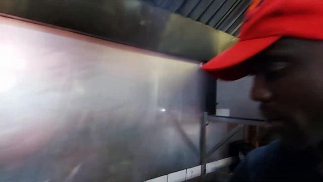 Great pizza and burgers at the GrubHouse, get messy смотреть онлайн