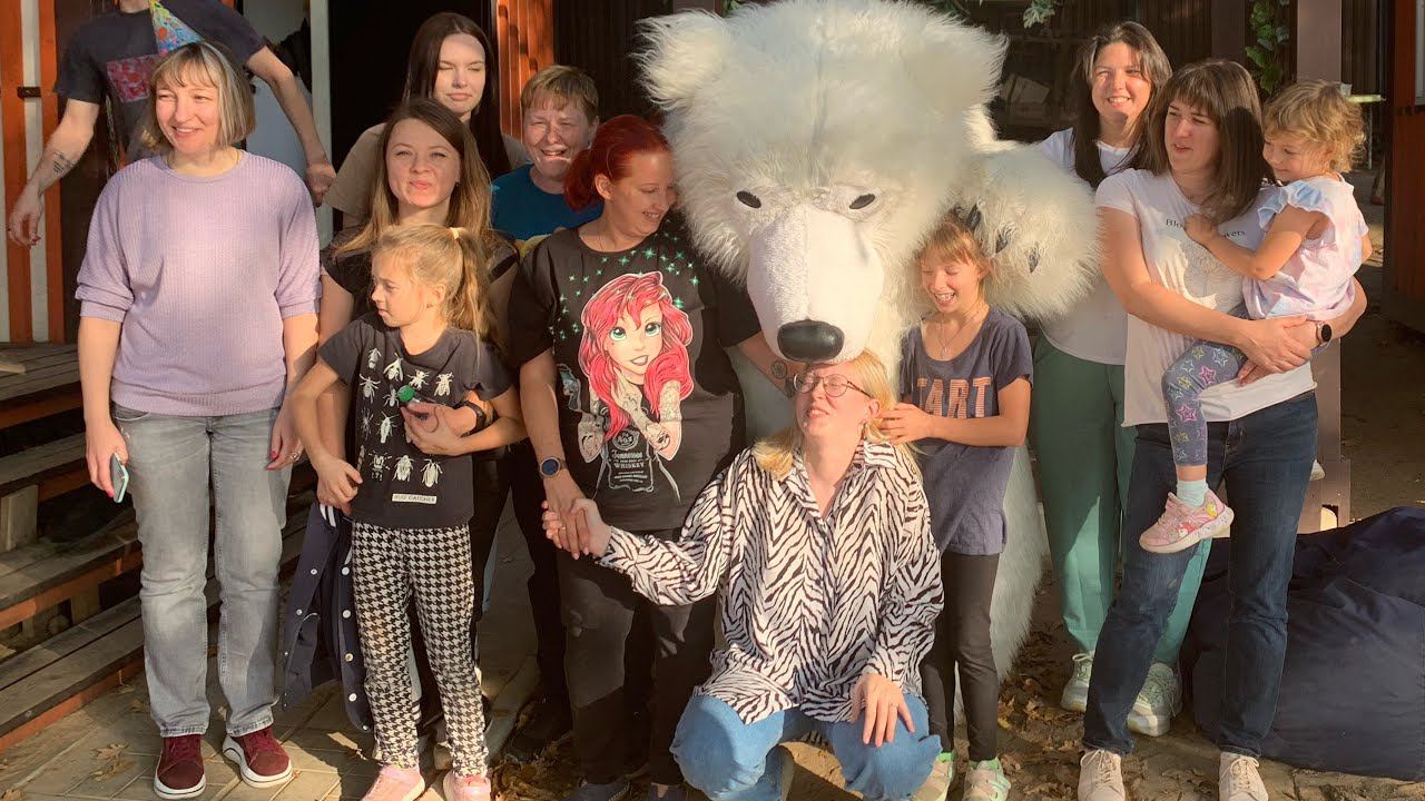 Встреча с Волшебством: Когда Девушку Поздравил Белый Медведь Аниматор! смотреть онлайн