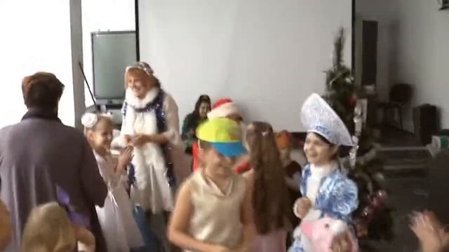 Детский утренник 2017-2018. Загадки Деда Мороза, стихи, подарки смотреть онлайн