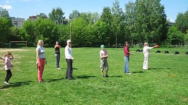 фризби: разминка (плечо)