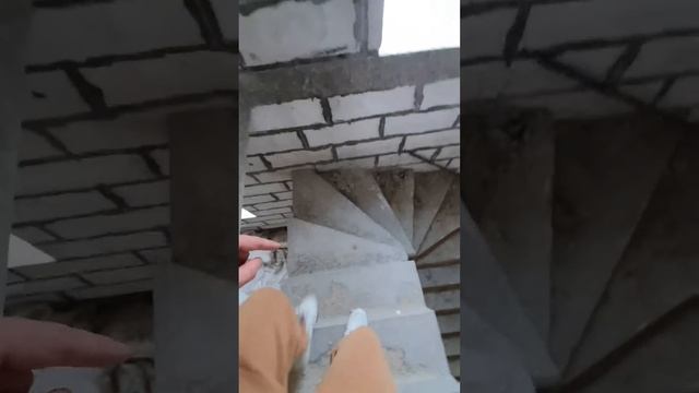 Лестница с забежными ступенями из бетона #shorts #лестница смотреть онлайн