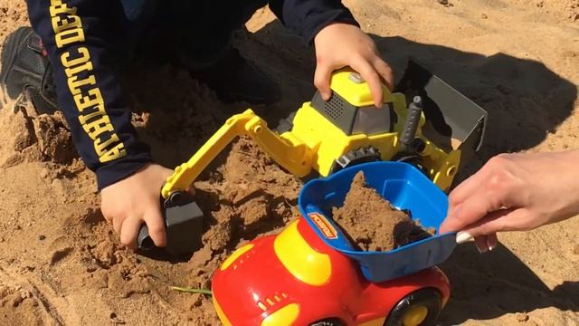 Делаем замок из песка смотреть онлайн