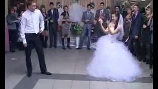 САМЫЙ ЛУЧШИЙ СВАДЕБНЫЙ ТАНЕЦ С СЮРПРИЗОМ смотреть онлайн