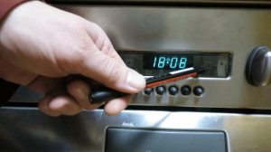 Духовка Аристон - не работает, моргает дисплей, сброс часов.