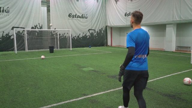 Вратарские Челленджи!) Тренировка Вратарей. Goalkeeper Challenges! смотреть онлайн